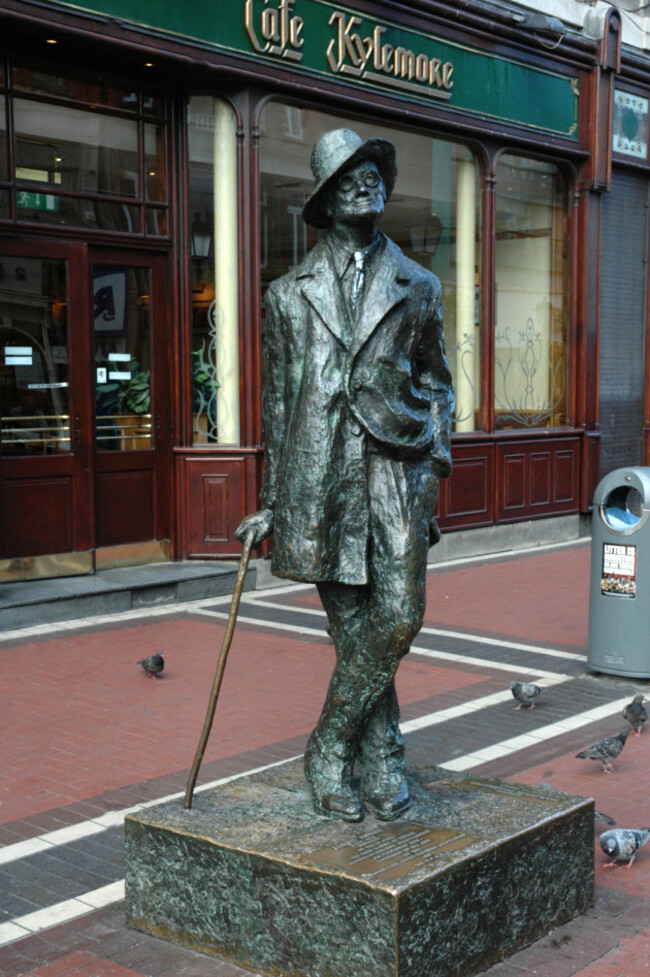 james-joyce-statue-in-dublins-city-centre