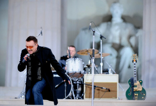 u2s-bono-performs-on-stage-during-the-obama-inauguration-celebration-on-the-steps-of-the-lincoln-memorial-sunday-jan-18-2009-brian-baer-sacramento-bee-mct-credit-image-sacramento-be