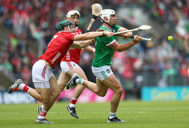 corks-mark-coleman-and-tommy-oconnell-with-aaron-gillane-of-limerick