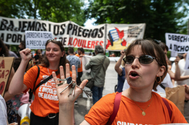 madrid-spain-24th-may-2026-a-woman-shouting-while-showing-her-house-keys-during-a-demonstration-defending-the-right-to-housing-thousands-of-people-have-taken-to-the-streets-to-protest-against-the