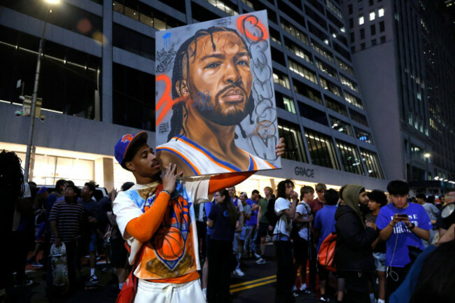 new-york-city-usa-09th-june-2026-people-clebrate-on-42nd-street-outside-of-bryant-park-during-a-watch-party-as-the-new-york-nicks-and-san-antonio-spurs-play-during-the-finals-at-madison-square-gar