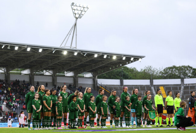 the-ireland-team-during-the-national-anthem