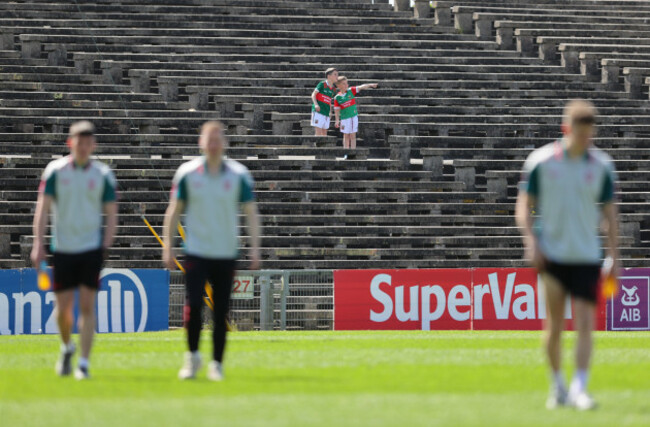 young-mayo-fans-as-their-players-inspected-the-pitch
