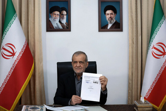 tehran-iran-18th-june-2026-irans-president-masoud-pezeshkian-signing-a-memorandum-of-understanding-in-tehran-on-june-18-2026-us-president-donald-trump-and-iranian-president-masoud-pezeshkian-si