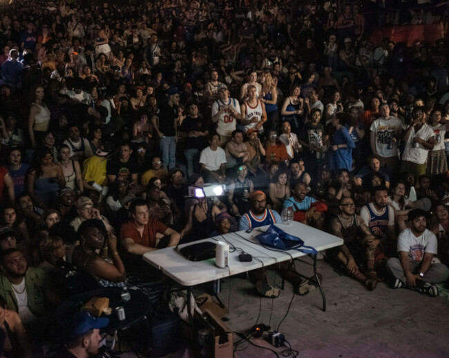 new-york-ny-usa-13th-june-2026-new-york-june-13-2026-fans-gather-at-herbert-von-king-park-in-the-bedford-stuyvesant-neighborhood-of-brooklyn-during-a-watch-party-for-game-5-of-the-nba-final