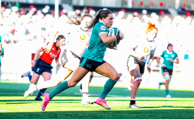 beibhinn-parsons-on-her-way-to-scoring-her-sides-second-try-of-the-game