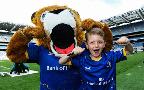 leo-the-lion-with-josh-mccallion-before-the-game
