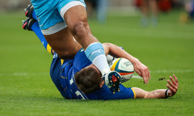 sam-prendergast-takes-a-stray-boot-to-the-face