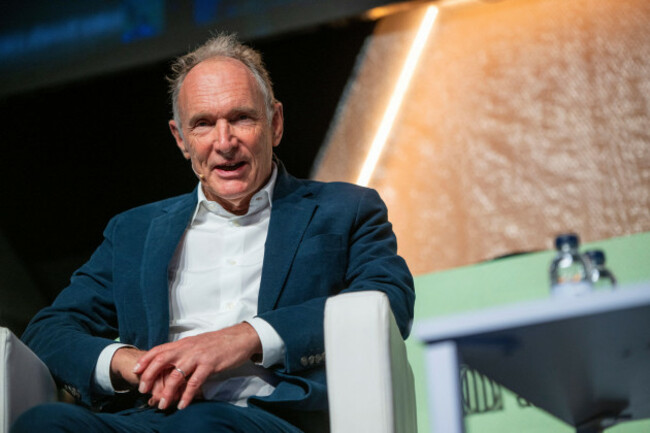 barcelona-spain-03rd-mar-2026-tim-berners-lee-creator-of-the-http-protocol-and-the-world-wide-web-attends-the-talent-arena-during-the-mobile-world-congress-in-barcelona-spain-on-march-3-2026