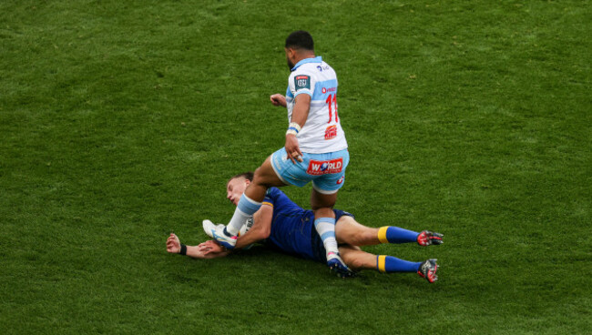 sam-prendergast-takes-a-stray-boot-to-the-face-from-stravino-jacobs
