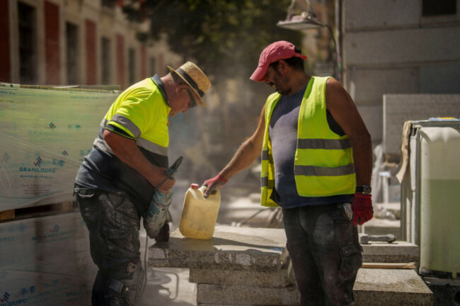 builders-work-in-a-construction-site-in-madrid-spain-monday-july-10-2023-temperatures-are-beginning-to-rise-at-the-start-of-the-second-heatwave-registered-in-spain-this-summer-ap-photomanu-fer