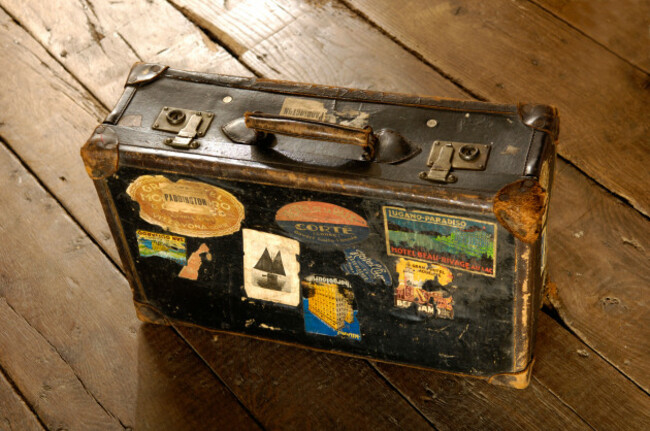 an-old-and-well-travelled-suitcase-uk-image-shot-2007-exact-date-unknown