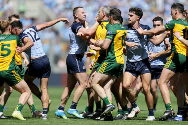 tempers-flare-between-ciaran-kilkenny-and-michael-murphy