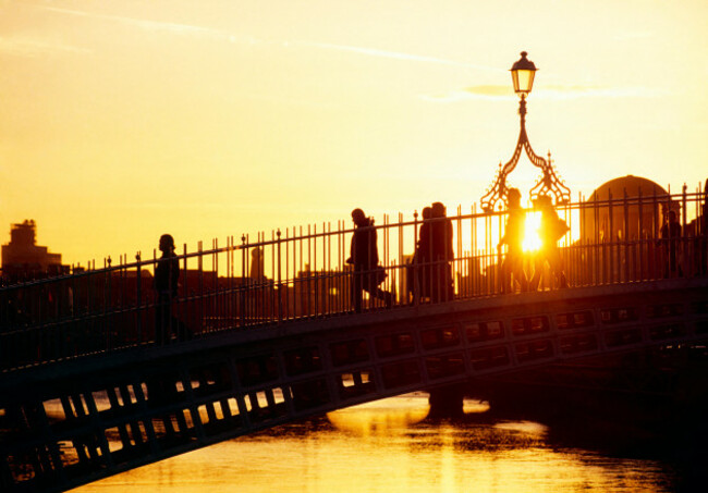 the-hapenny-bridge-dublin-ireland