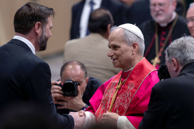 vatican-vatican-18th-may-2025-pope-leo-xiv-greets-us-vice-president-jd-vance-during-the-holy-mass-for-pope-leo-xiv-inauguration-at-st-peters-square-credit-sopa-images-limitedalamy-live-news