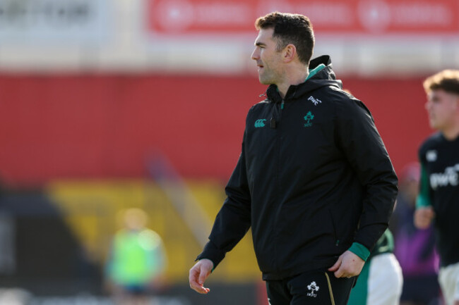 andrew-browne-during-the-warm-up-ahead-of-the-match