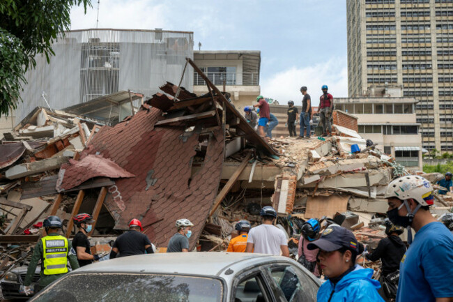 people-in-the-street-rescue-teams-and-damaged-buildings-are-seen-in-caracas-venezuela-after-two-powerful-earthquakes-struck-the-region-on-june-25-2026