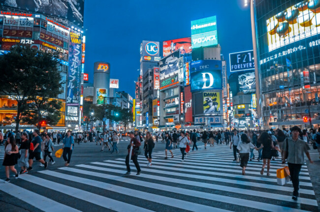 tokyojapan-august112017pedestrianscrossingroadat