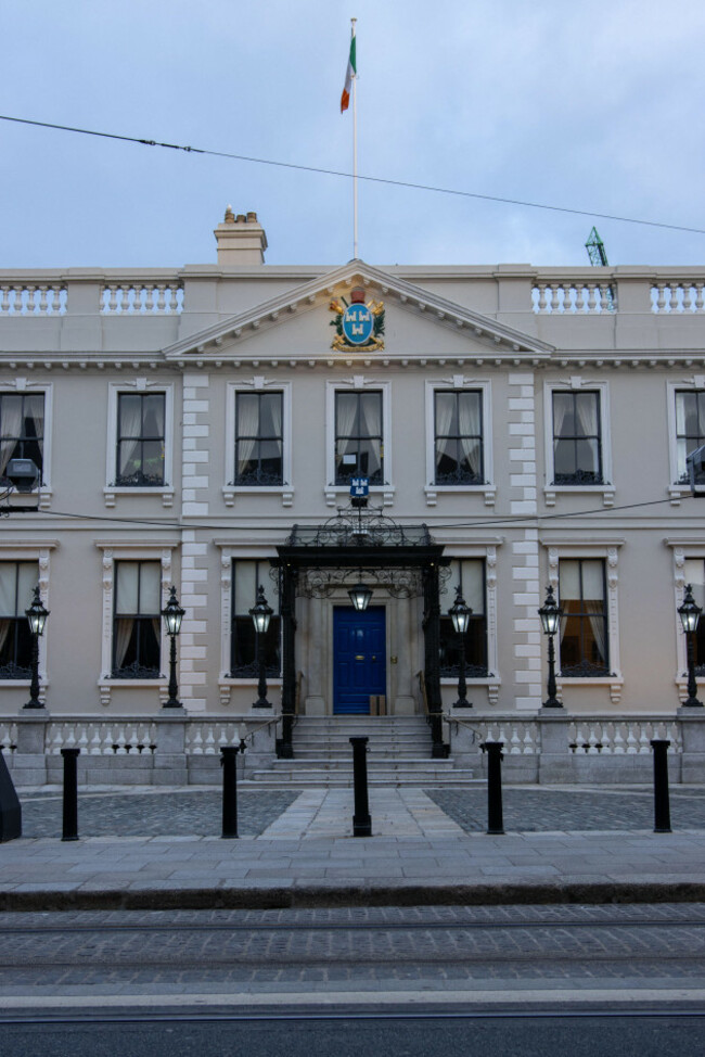 dublin-ireland-mar-03-2021-a-scenic-shot-of-the-mansion-house-governmental-building-in-dublin-ireland-with-beige-walls