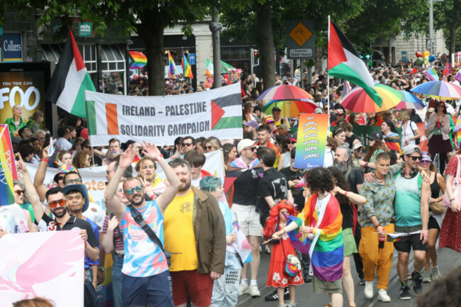 GAY PRIDE DUBLIN 4129_90750783