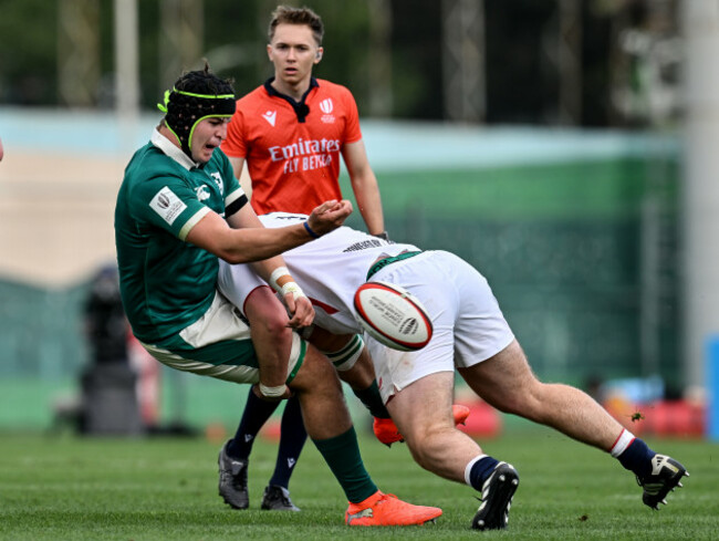 josh-neill-is-tackled-by-ollie-streeter