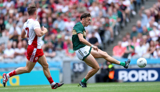 david-clifford-breaks-free-to-score-his-sides-first-goal