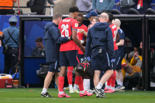 east-rutherford-united-states-of-america-27-june-2026-jarell-quansah-26-of-england-injured-of-the-pitch-at-the-soccer-2026-world-cup-panama-vs-england-credit-passion2press-demarkus-fischeral