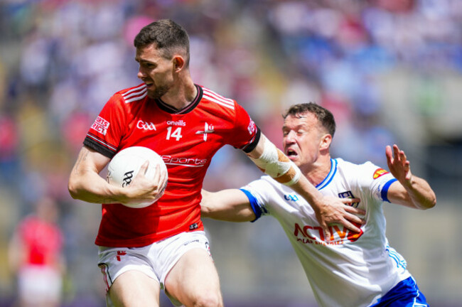 ciaran-downey-is-tackled-by-ryan-wylie