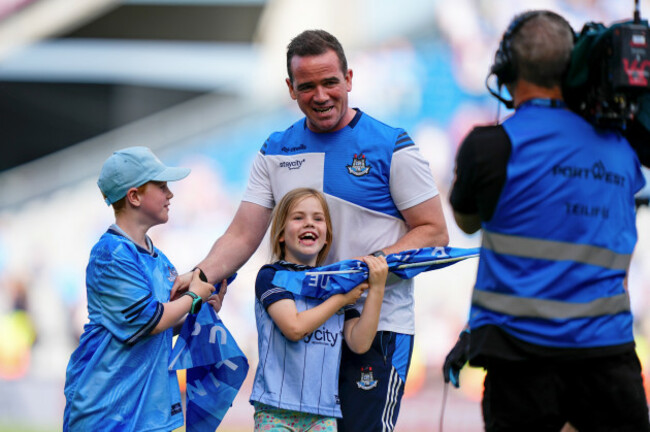 ger-brennan-celebrates-at-full-time-with-his-daughter-aoibheann-and-son-patrick