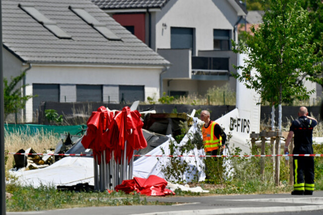 photopqrlest-republicainalexandre-marchi-nancy-28062026-un-avion-sest-ecrase-ce-dimanche-28-juin-dans-la-rue-allende-a-tomblaine-une-commune-de-la-banlieue-de-nancy-vers-11-h-l