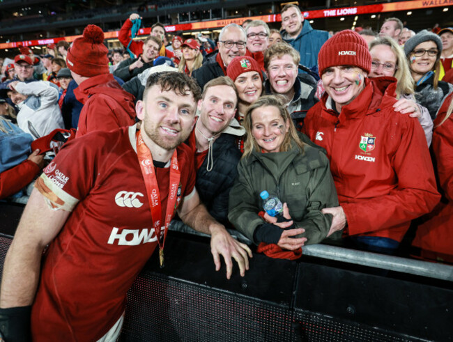 hugo-keenan-celebrates-after-the-match-with-his-family