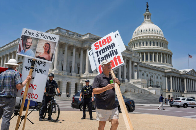 activists-endure-high-temperatures-to-protest-against-corruption-and-president-donald-trump-at-the-capitol-in-washington-tuesday-june-30-2026-ap-photoj-scott-applewhite