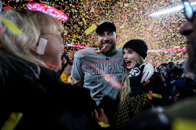 donna-kelce-stands-with-her-son-kansas-city-chiefs-tight-end-travis-kelce-and-taylor-swift-after-the-afc-championship-nfl-football-game-against-the-buffalo-bills-sunday-jan-26-2025-in-kansas-city