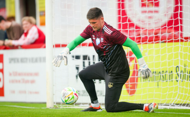 conor-gleeson-warms-up-ahead-of-the-game