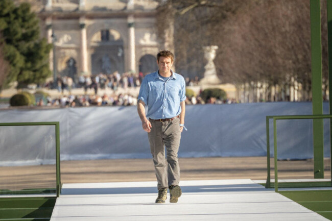 paris-france-03rd-mar-2026-jonathan-anderson-walks-the-runway-during-the-christian-dior-womenswear-fallwinter-2026-2027-show-as-part-of-paris-fashion-week-on-march-3-2026-in-paris-france-photo