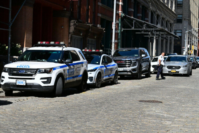 manhattan-usa-04th-july-2026-several-nypd-officers-are-seen-gathered-outside-of-taylor-swift-kelces-residence-in-the-vicinity-of-franklin-street-and-varick-street-following-the-wedding-of-taylo