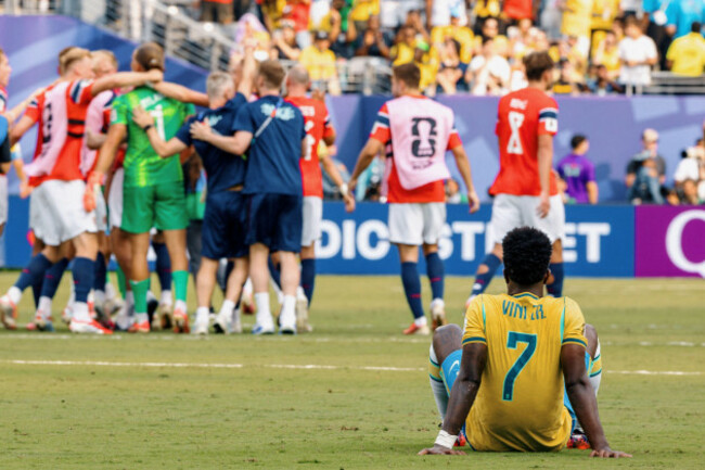 nova-jersey-estados-unidos-05th-july-2026-vinicius-junior-of-brazil-watches-the-norwegian-celebration-after-the-match-between-brazil-and-norway-valid-for-the-round-of-16-of-the-2026-world-cup-he