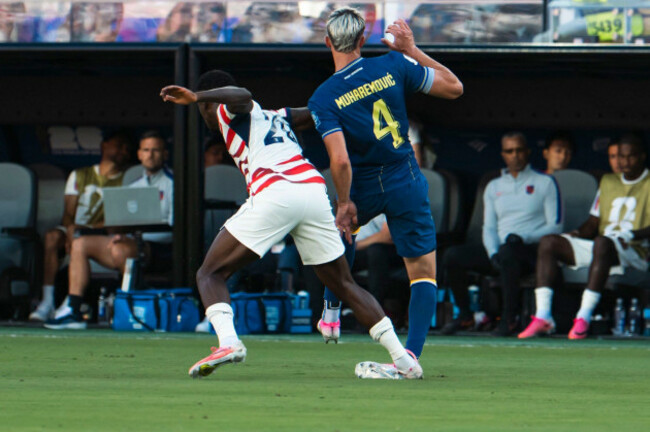 july-1-2026-santa-clara-california-usa-american-forward-folarin-balogun-20-gets-a-red-card-for-stepping-on-bosnian-defender-tarik-muharemovic-4-during-the-world-cup-2026-round-of-32-soccer-ma