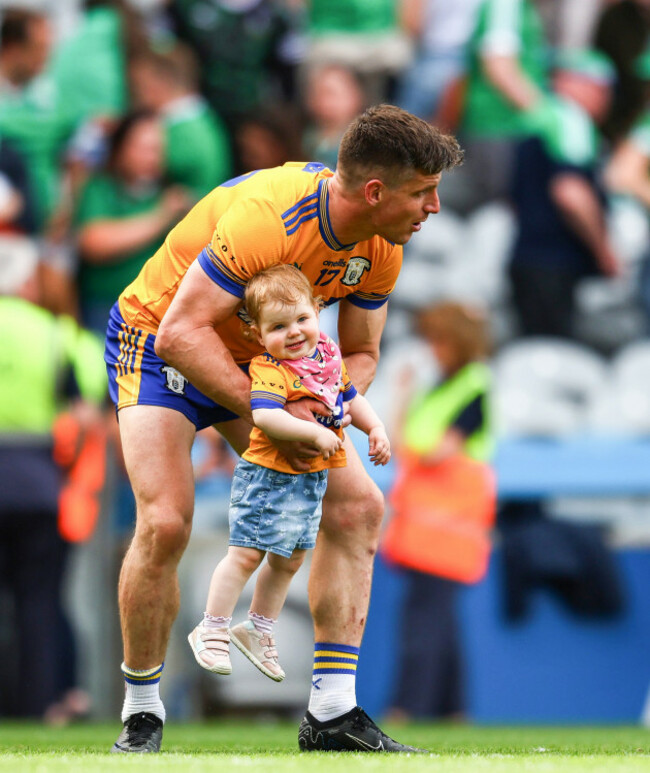 john-conlon-with-his-daughter-after-the-game