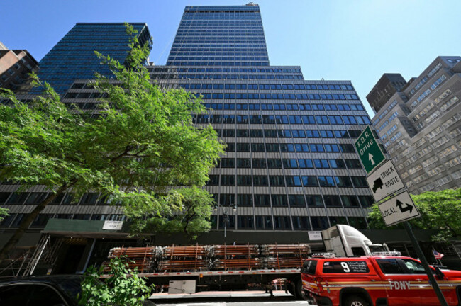 new-york-usa-08th-july-2026-exterior-view-of-the-former-pfizer-headquarters-on-42nd-street-and-second-avenue-where-support-columns-inside-the-building-buckled-under-the-weight-of-contruction-have
