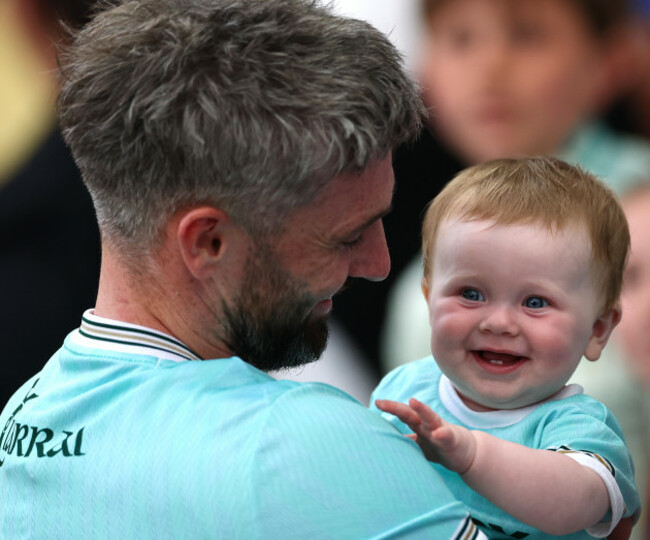 shane-murphy-with-his-son-bowie
