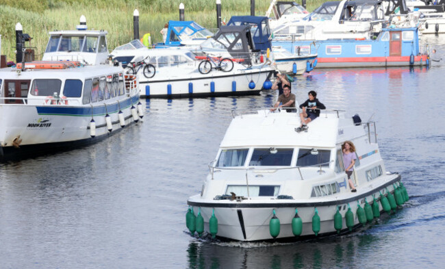 399Cruise Boats_90751495