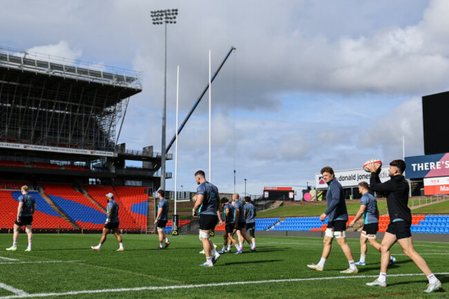 cian-prendergast-and-hugo-keenan-walk-out-into-mcdonald-jones-stadium