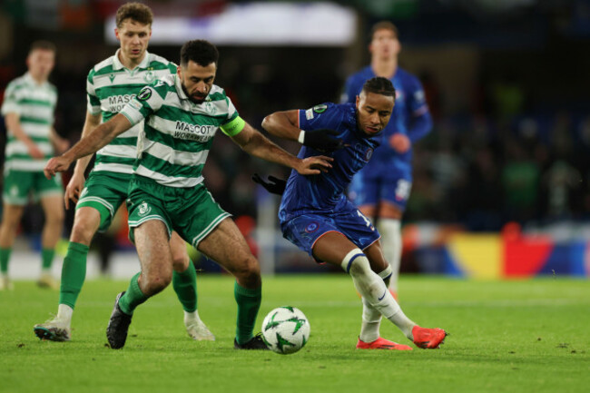 shamrock-rovers-roberto-lopes-left-and-chelseas-christopher-nkunku-vie-for-the-ball-during-the-europa-conference-league-opening-phase-soccer-match-between-chelsea-and-shamrock-rovers-at-stamford-b