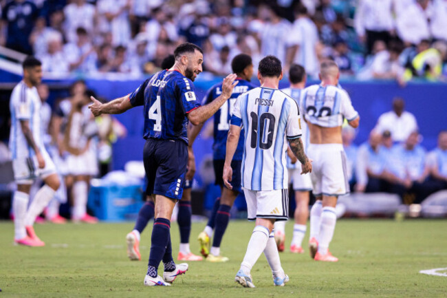 miami-usa-03rd-july-2026-miami-fl-july-3-roberto-lopes-4-of-cabo-verde-argues-with-lionel-messi-10-of-argentina-during-the-fifa-world-cup-2026-round-of-32-match-between-argentina-and-cabo-ve