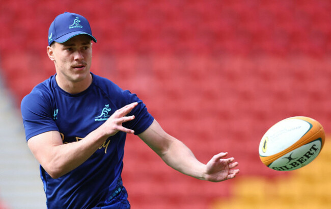 brisbane-australia-09th-july-2026-declan-meredith-throws-a-pass-during-the-wallabies-captains-run-at-suncorp-stadium-in-brisbane-friday-july-10-2026-aap-imagejason-obrien-no-archiving-cred