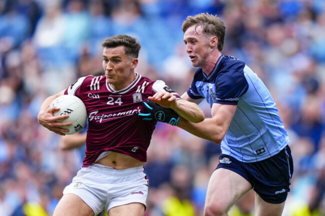 finnian-o-laoi-is-tackled-by-eoin-kennedy