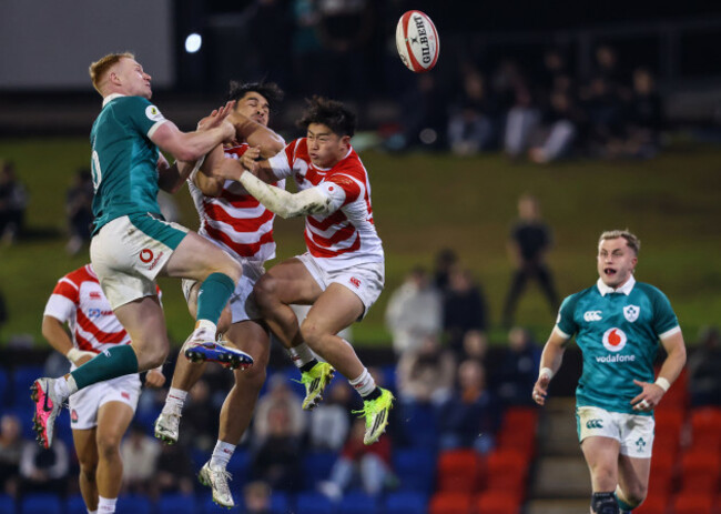 ciaran-frawley-challenges-for-the-high-ball-against-dylan-riley-and-kazuma-ueda
