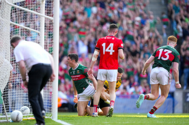 conor-loftus-celebrates-scoring-his-sides-third-goal