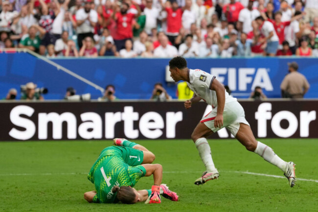 englands-jude-bellingham-celebrates-past-norway-goalkeeper-oerjan-nyland-after-scoring-his-sides-second-goal-during-the-world-cup-quarterfinal-soccer-match-between-norway-and-england-in-miami-garden